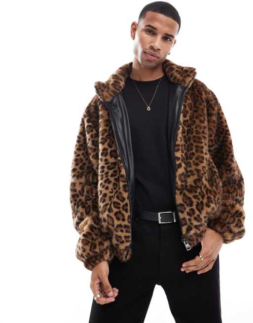 Bershka - Manteau en fausse fourrure à motif léopard - Marron