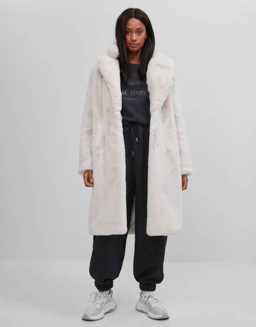 Bershka Manteau long en fausse fourrure cru ASOS