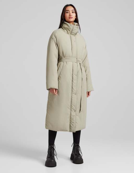 Bershka - Manteau matelassé en nylon avec ceinture - Kaki