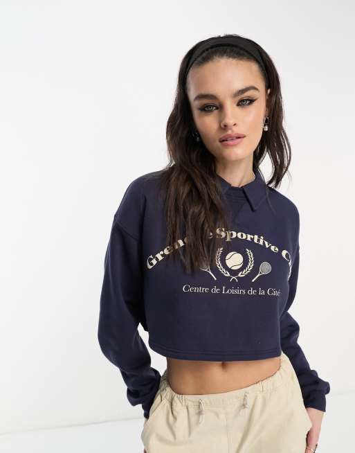 Bershka – Marinblå sweatshirt i kort design med krage och tennistryck