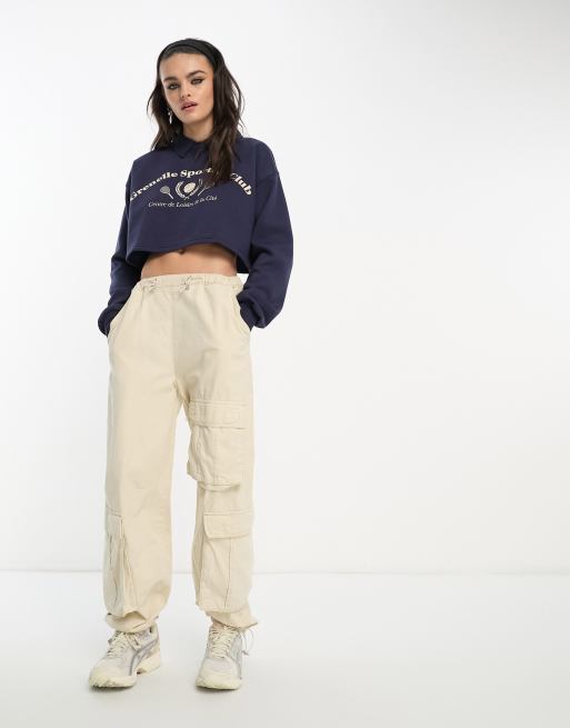 Bershka – Marinblå sweatshirt i kort design med krage och tennistryck, 4 av 4
