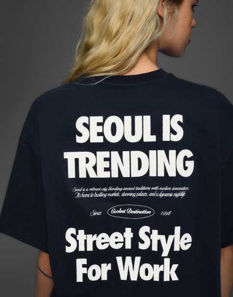 Bershka – Marinblå t-shirt med korta ärmar och tryck - view 1