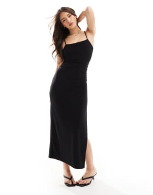 Bershka - Maxikleid in Schwarz mit eckigem Ausschnitt und seitlicher Raffung
