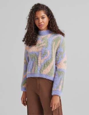 Bershka – Mehrfarbiger, flauschiger Pullover mit Retro-Print