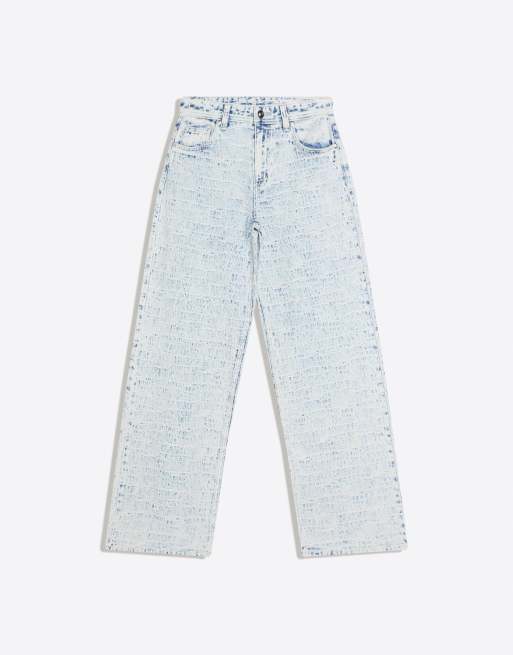 Bershka – Mellanblå boyfriendjeans i texturerad jacquard med låg midja, 3 av 4