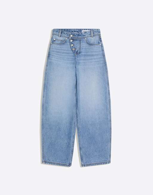 Bershka – Mellanblå jeans med vida barrelben, låg midja och knappar framtill, 3 av 3