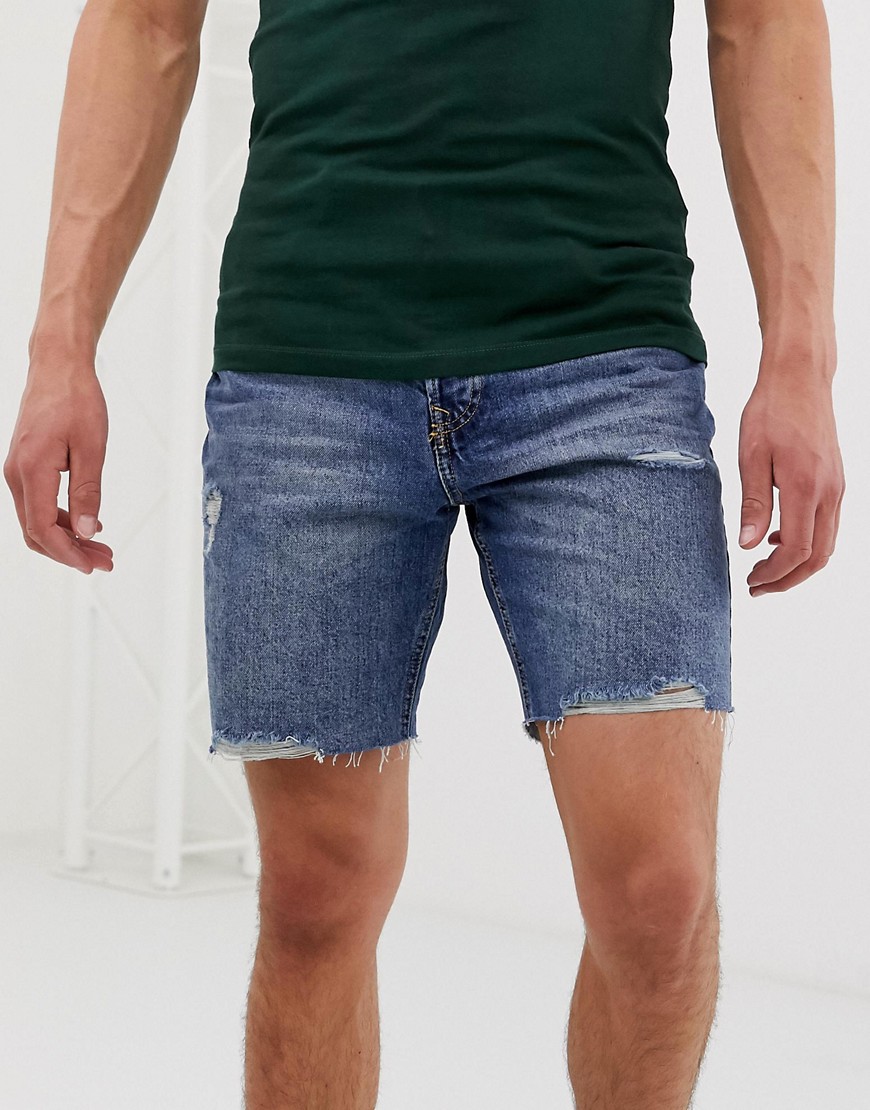 Bershka – Mellanblå jeansshorts med smal passform, råskuren fåll och slitna detaljer