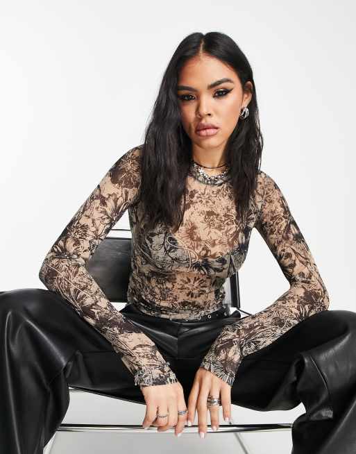 タペストリー　約71cm×約121cm Bershka mesh newspaper crop top in beige print | ASOS