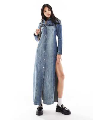 Bershka - Midi-Jeanskleid mit Knopfleiste-Blau