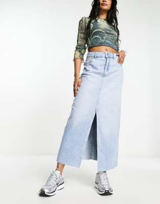 Bershka - Midi-Jeansrock in Hellblau mit Schlitz vorne