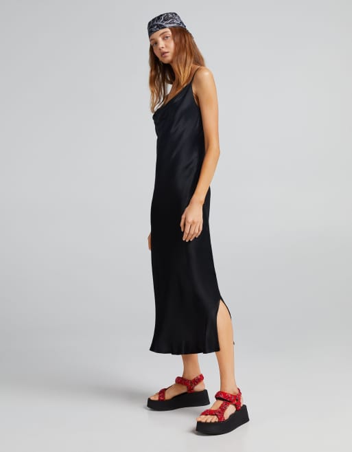 Bershka – Midikleid aus Satin in Schwarz, 4 von 4