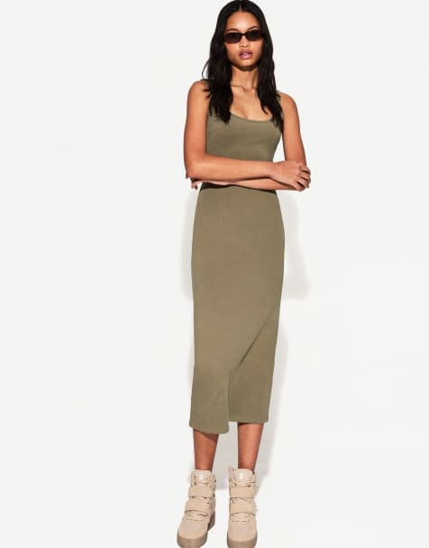 Bershka – Midikleid in Khaki mit Trägern - view 1