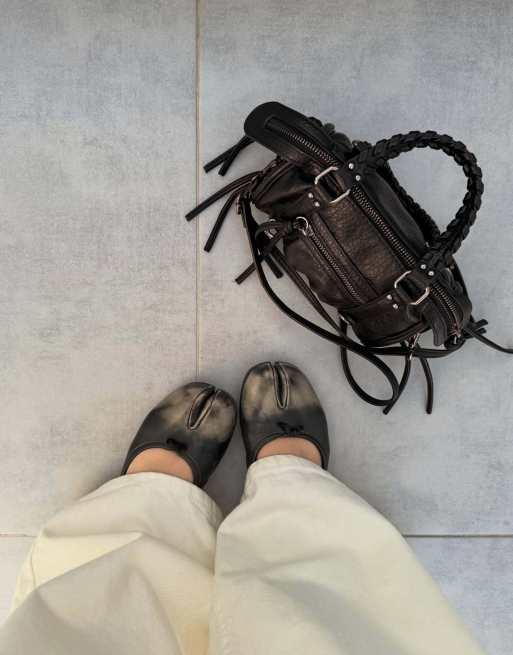 Bershka Mini bowling bag in black, 2 of 5