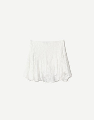 Bershka – Mini-Rüschenrock aus Spitze in Weiß - view 1