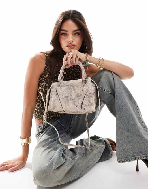Bershka - Mini sac à main en imitation cuir - Écru délavé