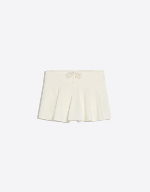 Bershka - Mini skort met gestrikte taille in wit, 4 van 4