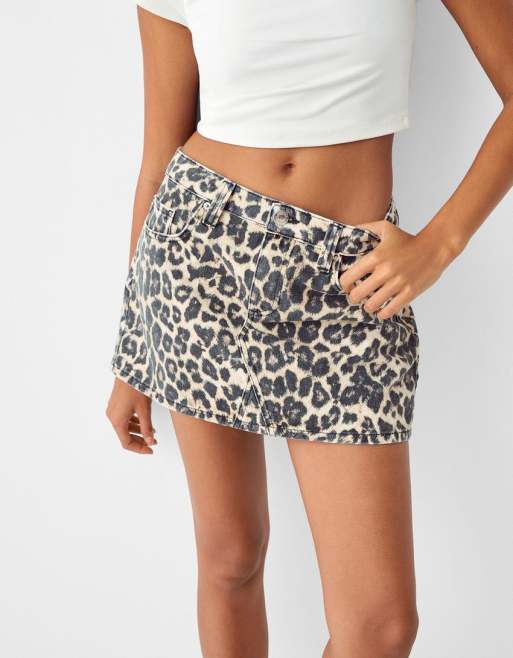 Bershka Minigonna leopardata di jeans ASOS
