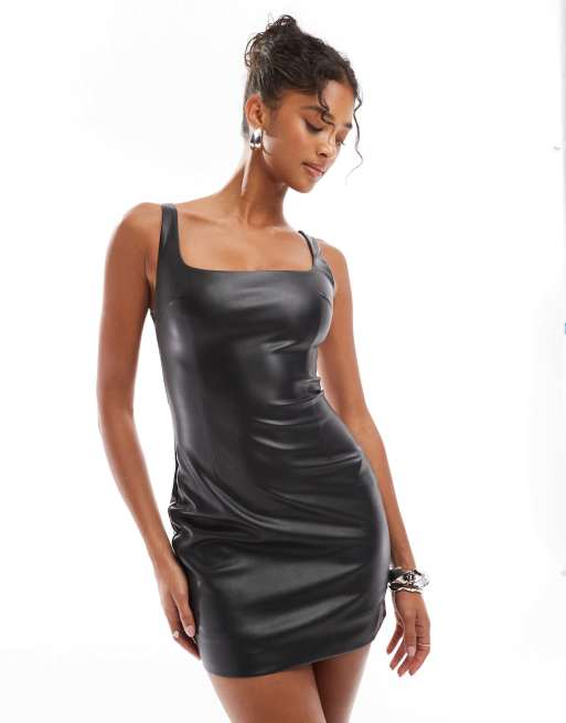 Bershka – Minikleid aus Kunstleder in Schwarz mit eckigem Ausschnitt