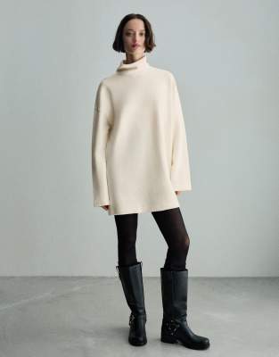 Bershka - Minikleid in Ecru mit weiten Ärmeln-Weiß