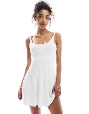 Bershka - Minikleid in Weiß mit Lochstickerei