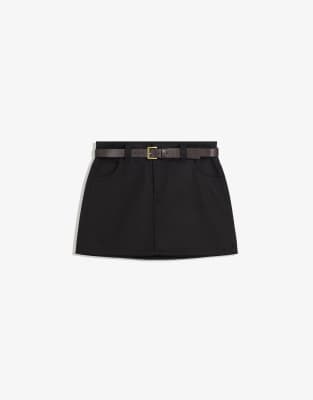 Bershka - Minirock aus Baumwolle in Schwarz mit Gürtel