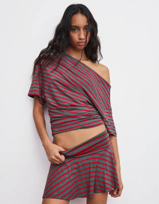 Bershka - Minirock in Rot mit doppeltem Umschlag