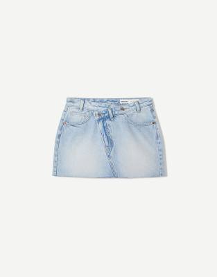 Bershka - Miniskort aus Denim in Mittelblau