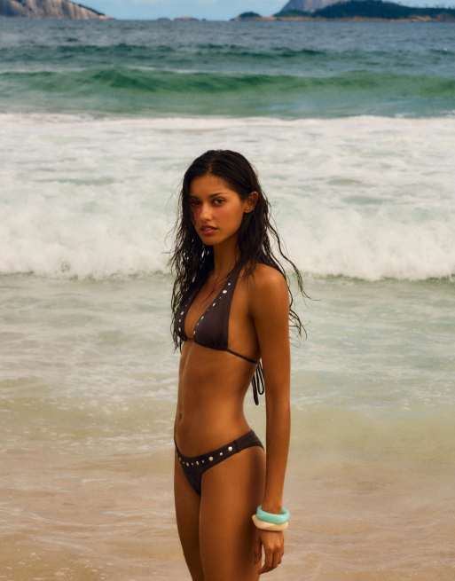 Bershka – Mit Nieten besetzte brasilianische Bikinihose in Braun, 4 von 4