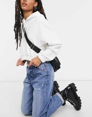 bershka mom jean in light blue