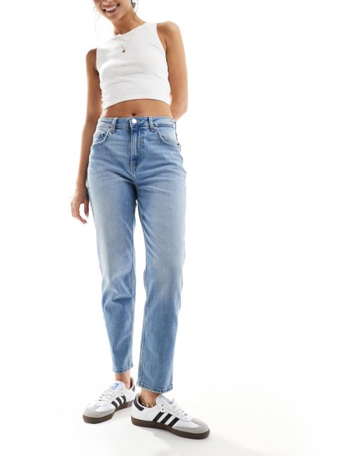 Bershka – Mom Jeans in bequemer Passform in Hellblau