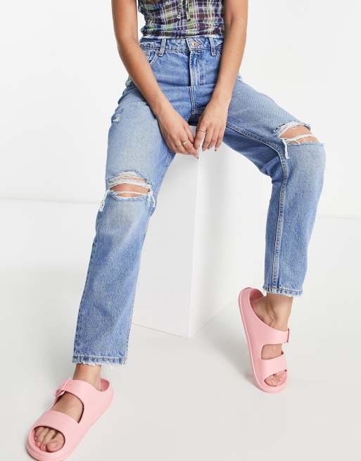 Bershka mom jeans with rip in blue 