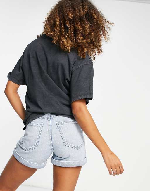 Bershka Mom shorts in lavaggio blu candeggiato