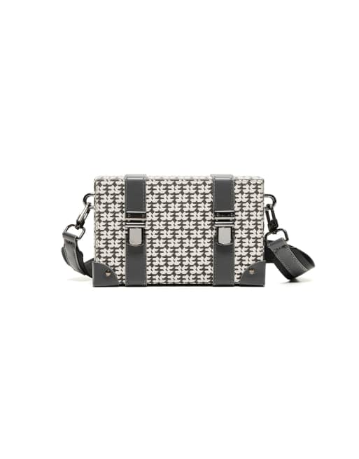 Bershka monogram box bag met gespen in gewassen grijs, 4 van 4