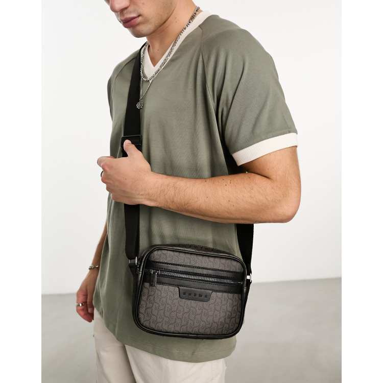 Bershka｜フェイクレザーメッセンジャー クロスバッグ Bershka｜フェイクレザーメッセンジャー クロスバッグ (Bershka