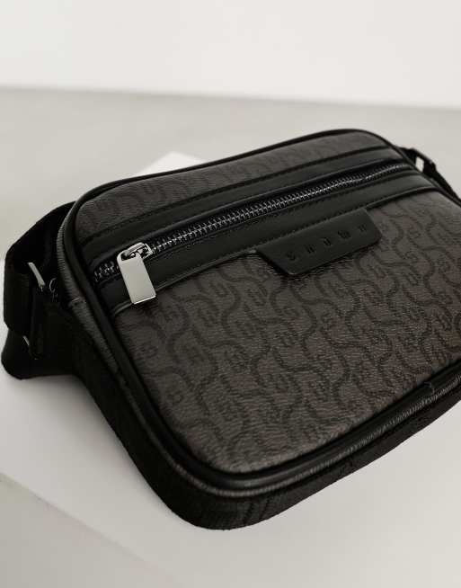 【BERSHKA】Printed Technical Crossbody Bag ベルシュカ Bershka monogram printed cross body bag in brown | ASOS