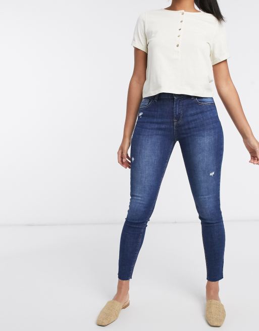 Bershka – Mörkblå skinny jeans i push up-modell med råskuren fåll