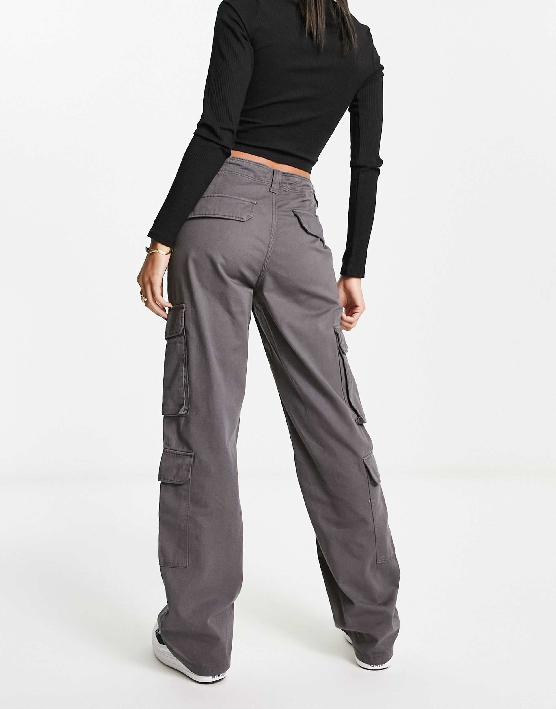 Bershka multipocket cargo trousers in dark grey view 3