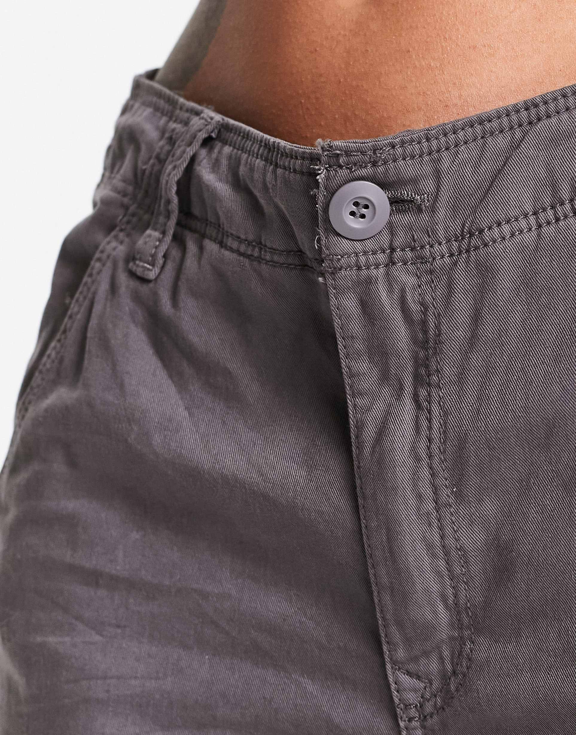 Bershka multipocket cargo trousers in dark grey view 4