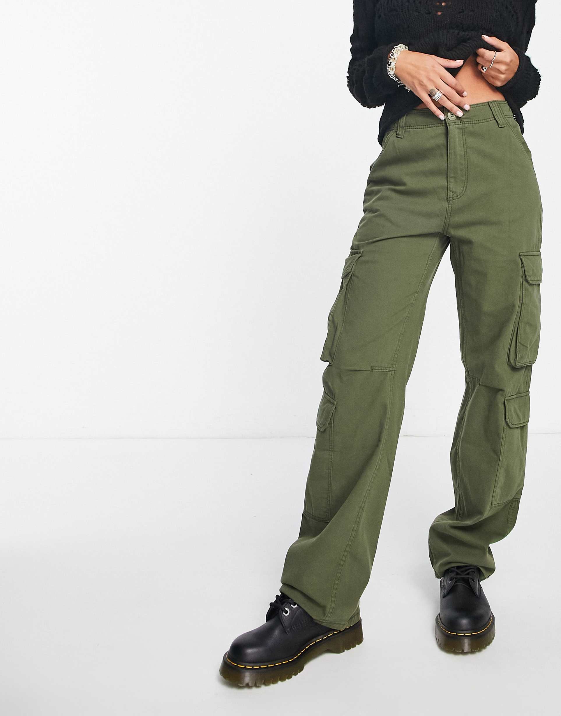 Bershka multipocket cargo trousers in light khaki view 2