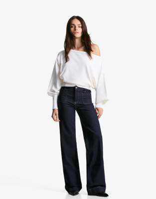 Bershka - Nahtlose Jeans in Marineblau mit weitem Bein und Taschen