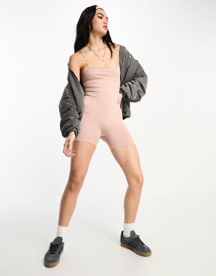 Bershka - Nahtloser Einteiler in zartem Rosa mit geradem Halsausschnitt-Black