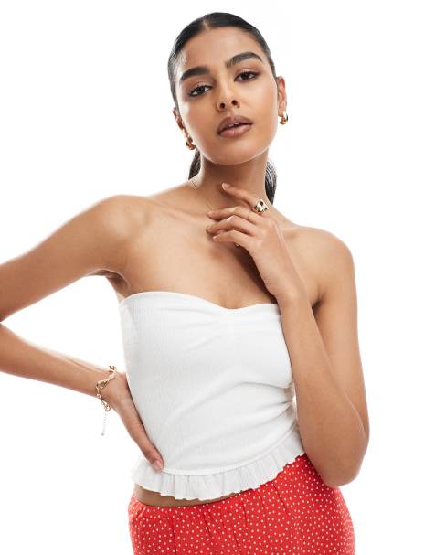 Bershka – Naturvit, smockad bandeau-topp med volangkant - view 1