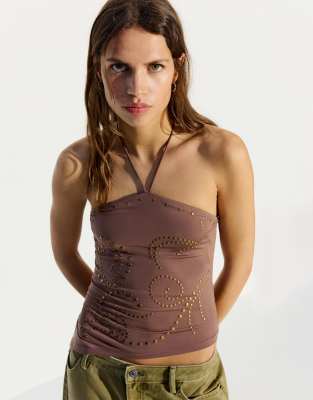 Bershka - Neckholder-Oberteil in Braun mit Nietenbesatz-Brown