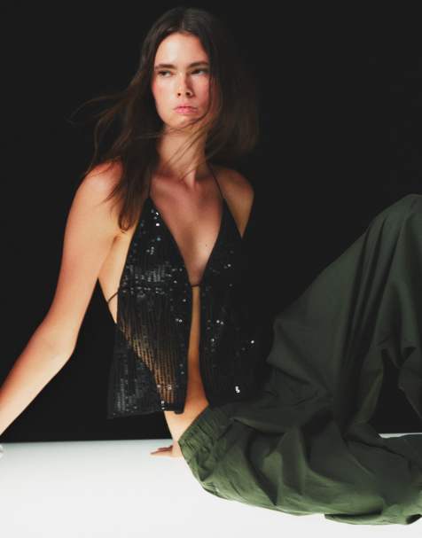 Bershka – Neckholder-Oberteil in Schwarz mit Paillettenbesatz - view 1