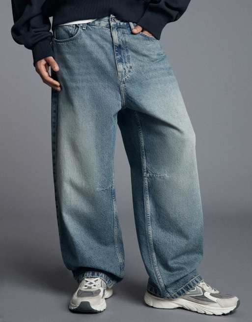 Bershka Neobarrel jeans with back buckle in light bue, 2 of 6