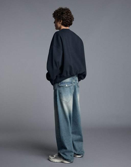 Bershka Neobarrel jeans with back buckle in light bue, 3 of 6