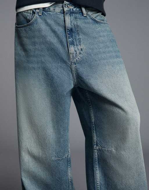 Bershka Neobarrel jeans with back buckle in light bue, 4 of 6