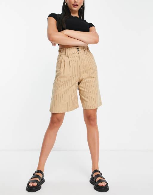 Bershka - Nette city short in beige met krijtstreep, deel van co-ord set