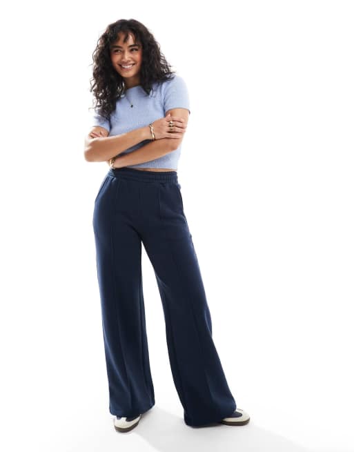 Bershka - Nette joggingbroek met wijde pijpen in marineblauw