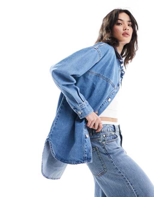 Bershka – Niebieska koszula jeansowa o wydłużonym fasonie oversize